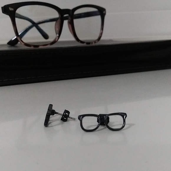 I Love Nerds Earings - Picture 7 of 11